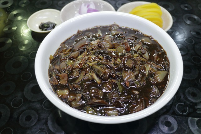 别问哪种饮食法最好,问哪种你能在出差周也执行:四维适配打分表 配图