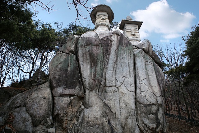 书评不是读后感:主张、证据、反驳、迁移四段结构,把一本书压成一张可检索的卡 配图