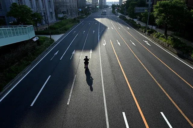 午后两点的那杯咖啡:摄入时机、半衰期与四个替代方案 配图