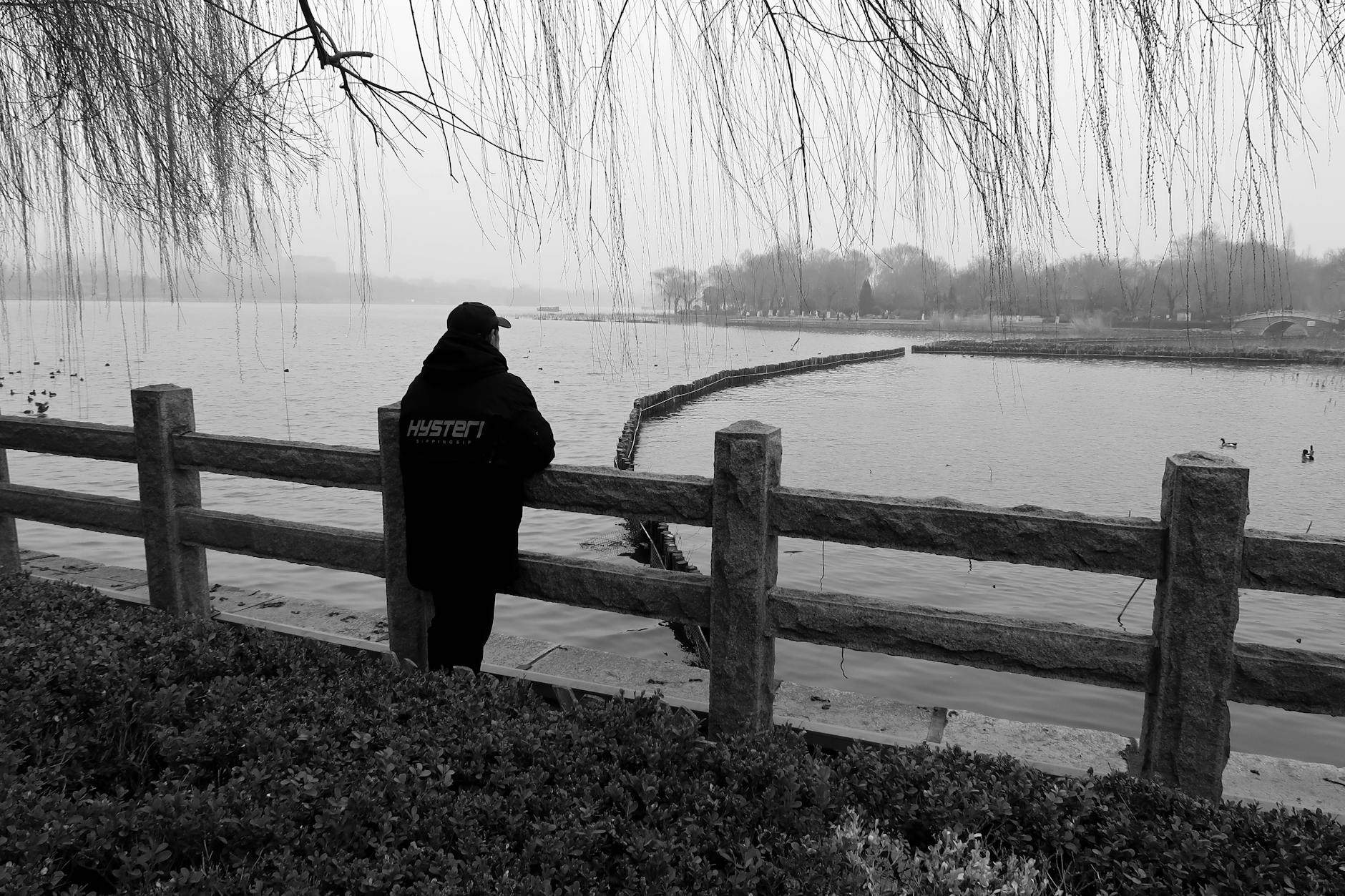 Illustration of LifeOS的三层结构：打造高效人生系统的终极蓝图